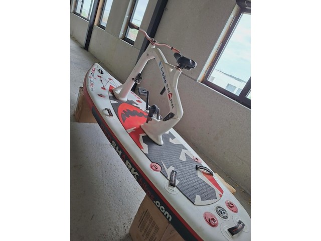 Kavel 7 red shark bike (waterfiets) 2 e hands - afbeelding 4 van  5