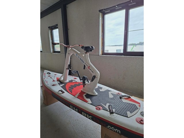 Kavel 7 red shark bike (waterfiets) 2 e hands - afbeelding 5 van  5