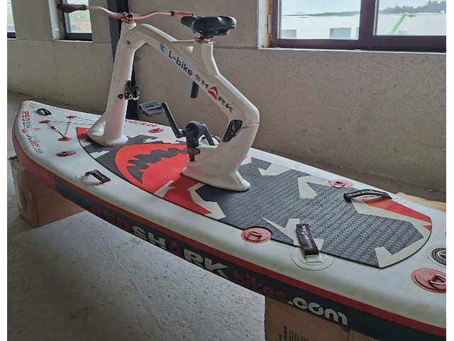 Kavel 8 red shark bike (waterfiets) 2 e hands - afbeelding 2 van  4