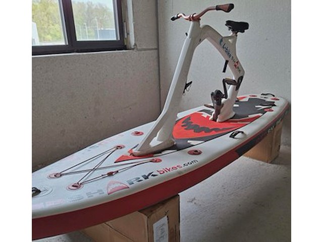 Kavel 9 red shark bike (waterfiets) 2 e hands - afbeelding 4 van  4