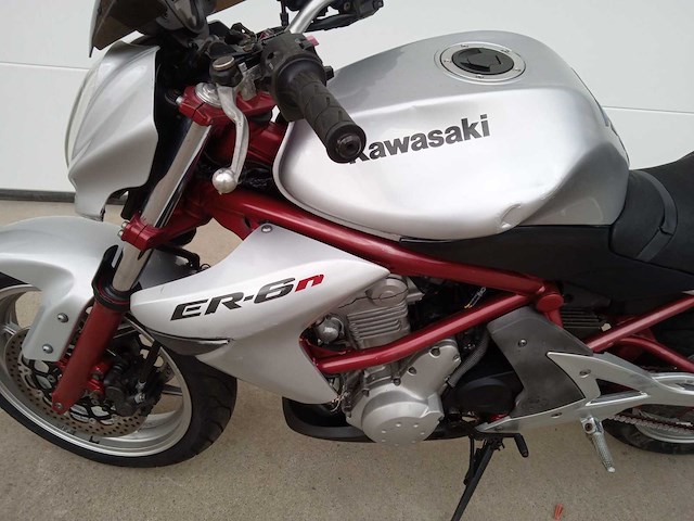 Kawasaki - er- 6n - motorfiets - afbeelding 8 van  9
