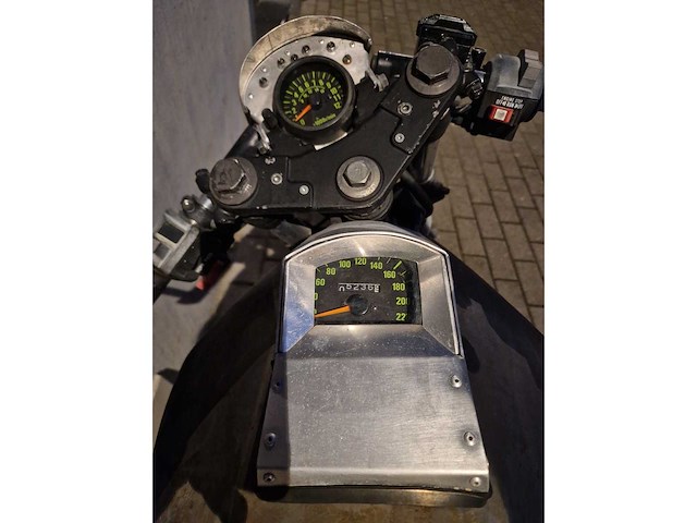 Kawasaki - gpz 750 - moto - afbeelding 4 van  12