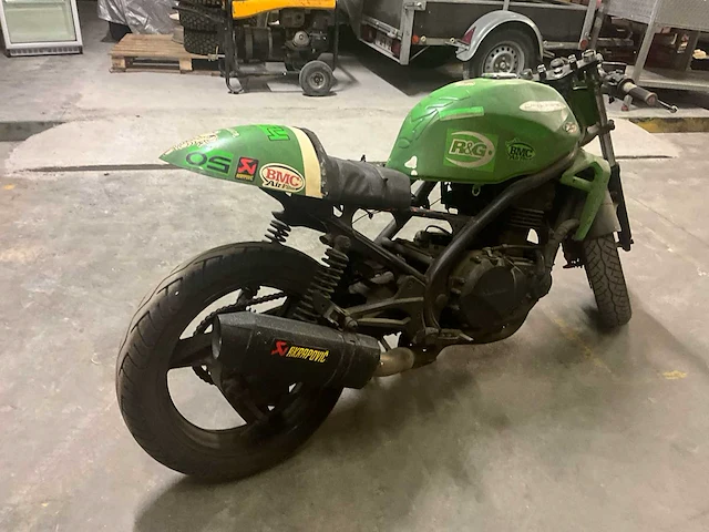 Kawasaki café racer café racer kawasaki café racer – restauratieproject of decoratief stuk met een unieke raceuitstraling - afbeelding 4 van  8