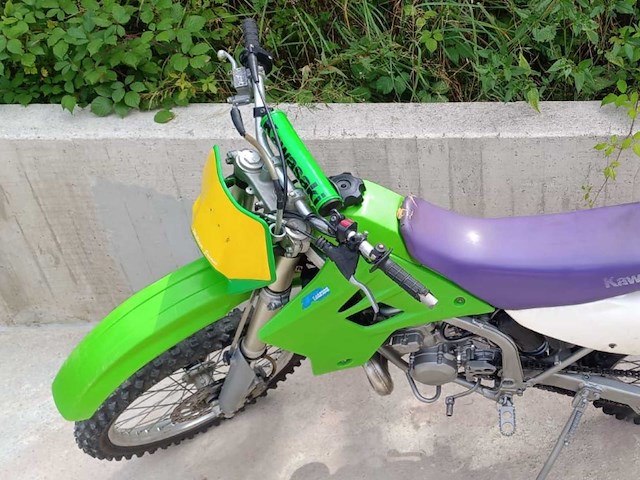 Kawasaki kdx 200 moto-kruis - afbeelding 12 van  13