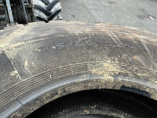 Kdm vrachtwagenbanden - afbeelding 7 van  7