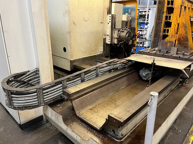 Kearney & trecker milwaukee - modu-line - cnc horizontale machinecentra - afbeelding 16 van  19