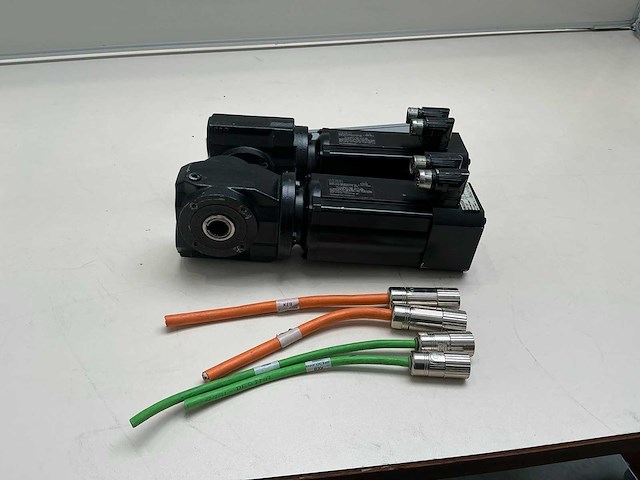 Keb s02b ta31 v30 bp05 eam tw servomotor (2x) - afbeelding 1 van  8