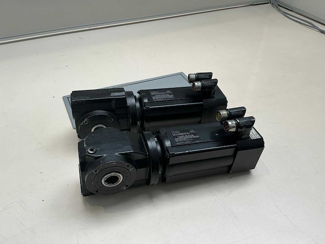 Keb s02b ta31 v30 bp05 eam tw servomotor (2x) - afbeelding 3 van  8