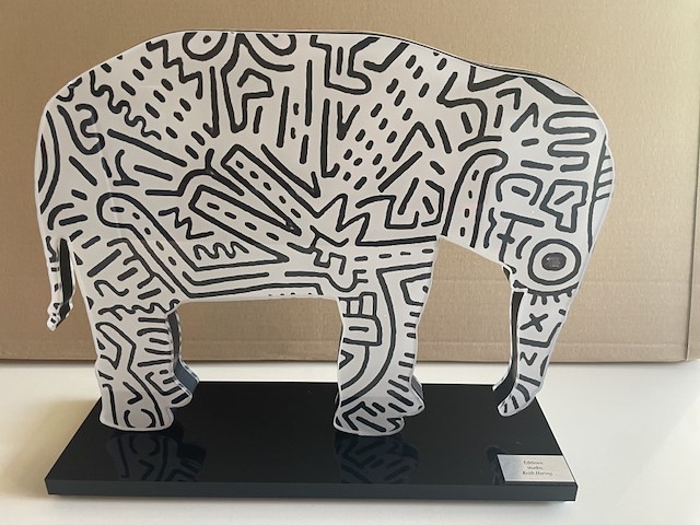 Keith haring : elephant beeld groot - afbeelding 1 van  4