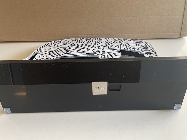 Keith haring : elephant beeld groot - afbeelding 3 van  4