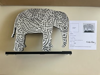 Keith haring : elephant beeld groot - afbeelding 4 van  4