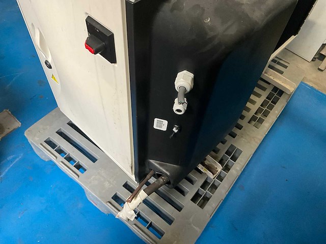 Kelvion kdc-352-4an-hx32-1 verdamper met silensys koelgroep - afbeelding 4 van  5