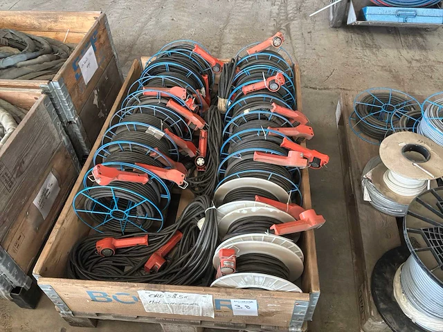 Kemppi afstandsbediening met kabel op rol (22x) - afbeelding 1 van  3