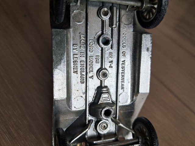 Keramiek asbak met oldtimer auto (made in italy) - afbeelding 8 van  13