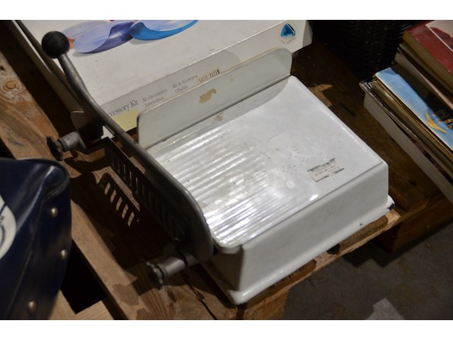 Keramiek kaassnijmachine - afbeelding 1 van  1