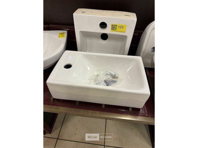 Keramieken lavabo - afbeelding 1 van  3