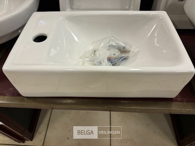 Keramieken lavabo - afbeelding 3 van  3