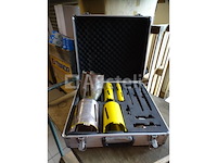 Kernboorkit (3 nieuwe, 2 gebruikte, 6 accessoires) in een behuizing