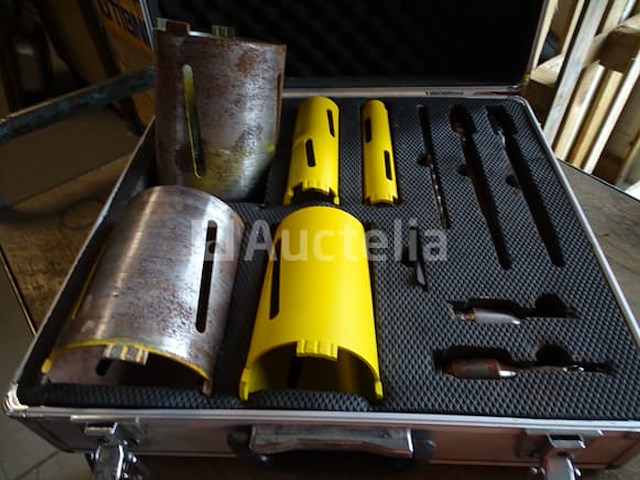 Kernboorkit (3 nieuwe, 2 gebruikte, 6 accessoires) in een behuizing - afbeelding 2 van  6