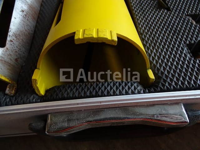 Kernboorkit (3 nieuwe, 2 gebruikte, 6 accessoires) in een behuizing - afbeelding 3 van  6