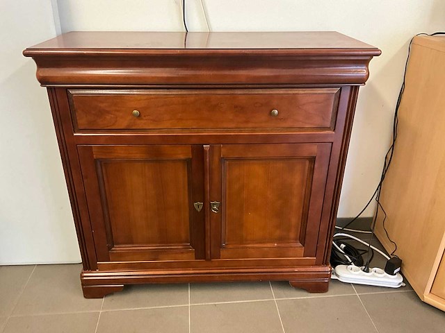 Kerselaar houten kast - afbeelding 1 van  5