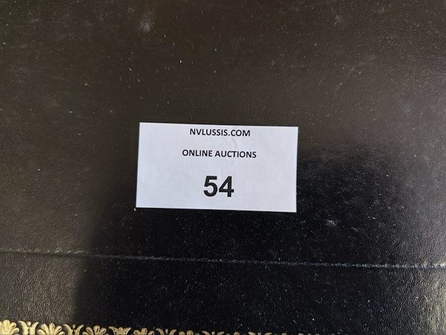 Kerselaren bureau 2 laden camile&vence afm; 135x40x77, 2 nachttafeltjes camille&vence afm. 47x33x62, schilderij p.delvaux - afbeelding 2 van  16
