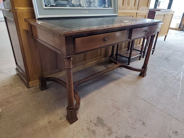 Kerselaren bureau 2 laden camile&vence afm; 135x40x77, 2 nachttafeltjes camille&vence afm. 47x33x62, schilderij p.delvaux - afbeelding 3 van  16