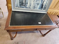 Kerselaren bureau 2 laden camile&vence afm; 135x40x77, 2 nachttafeltjes camille&vence afm. 47x33x62, schilderij p.delvaux - afbeelding 4 van  16