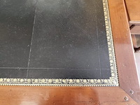 Kerselaren bureau 2 laden camile&vence afm; 135x40x77, 2 nachttafeltjes camille&vence afm. 47x33x62, schilderij p.delvaux - afbeelding 7 van  16