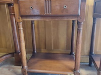 Kerselaren bureau 2 laden camile&vence afm; 135x40x77, 2 nachttafeltjes camille&vence afm. 47x33x62, schilderij p.delvaux - afbeelding 9 van  16