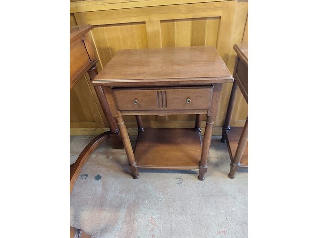 Kerselaren bureau 2 laden camile&vence afm; 135x40x77, 2 nachttafeltjes camille&vence afm. 47x33x62, schilderij p.delvaux - afbeelding 10 van  16