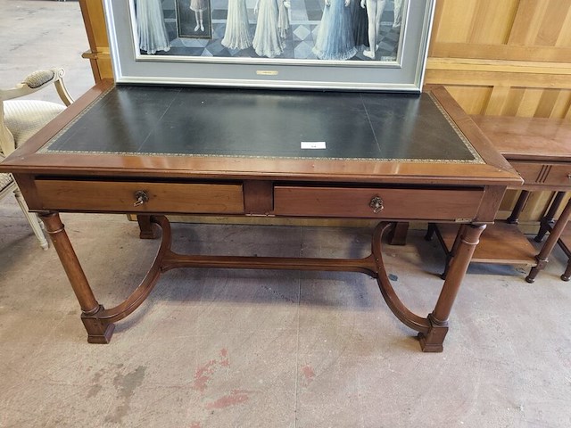 Kerselaren bureau 2 laden camile&vence afm; 135x40x77, 2 nachttafeltjes camille&vence afm. 47x33x62, schilderij p.delvaux - afbeelding 16 van  16