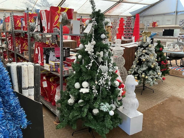 Kerst- & seizoensartikelen kunstkerstboom inclusief decoratie - afbeelding 1 van  2