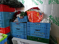Kerst-paas-valentijn-halloween materiaal + 2 kisten met gezelschapspelen - afbeelding 2 van  6