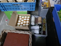 Kerst-paas-valentijn-halloween materiaal + 2 kisten met gezelschapspelen - afbeelding 4 van  6