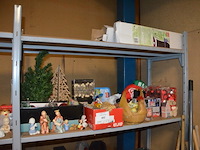 Kerstversiering, beeldjes, afrikaanse kunst, naaikoffertje, wandklok, honden/katten verzorgings set, trainings toestel benen, peper/zout set, glazen - afbeelding 1 van  18