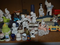 Kerstversiering, beeldjes, afrikaanse kunst, naaikoffertje, wandklok, honden/katten verzorgings set, trainings toestel benen, peper/zout set, glazen - afbeelding 11 van  18