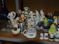 Kerstversiering, beeldjes, afrikaanse kunst, naaikoffertje, wandklok, honden/katten verzorgings set, trainings toestel benen, peper/zout set, glazen - afbeelding 12 van  18