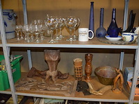 Kerstversiering, beeldjes, afrikaanse kunst, naaikoffertje, wandklok, honden/katten verzorgings set, trainings toestel benen, peper/zout set, glazen - afbeelding 15 van  18