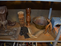 Kerstversiering, beeldjes, afrikaanse kunst, naaikoffertje, wandklok, honden/katten verzorgings set, trainings toestel benen, peper/zout set, glazen - afbeelding 18 van  18