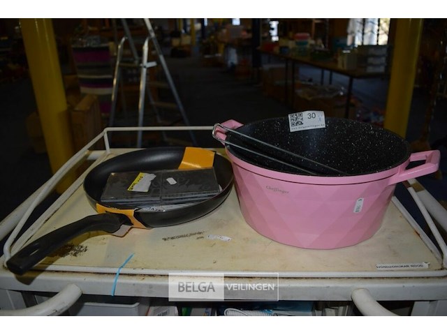 Ketel en pan en onderleggers - afbeelding 1 van  3