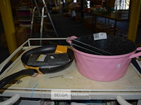 Ketel en pan en onderleggers