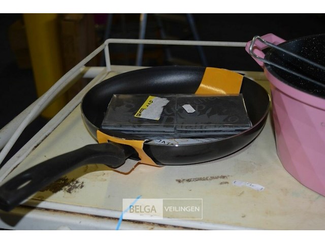Ketel en pan en onderleggers - afbeelding 3 van  3