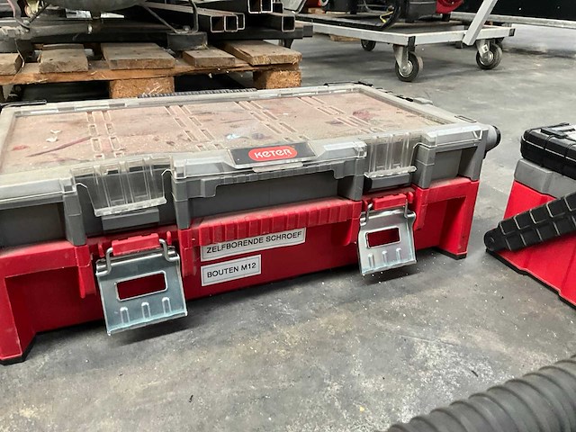 Keter cantilever gereedschapskoffer met inhoud (5x) - afbeelding 4 van  13