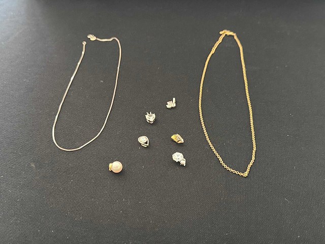 Ketting met verschillende hangertjes - afbeelding 1 van  3