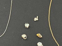 Ketting met verschillende hangertjes - afbeelding 3 van  3