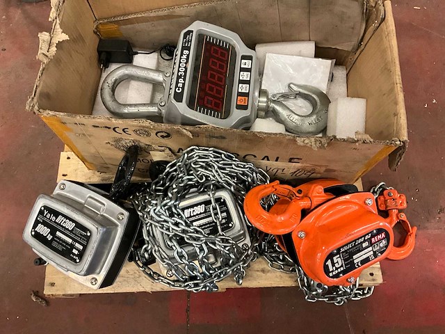 Kettingtakels (3x) en kraanweegschaal - afbeelding 1 van  6