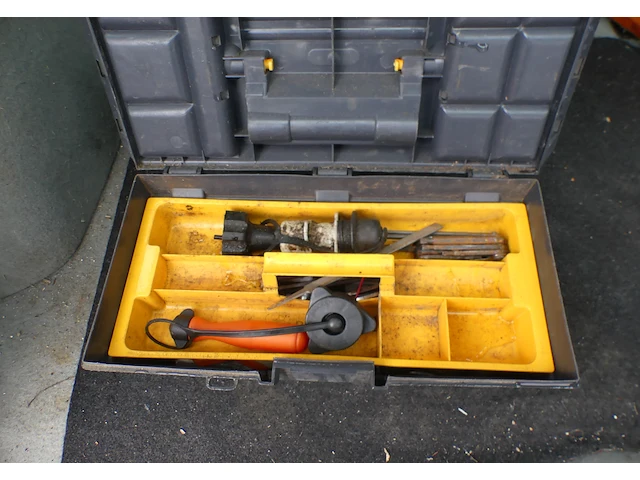 Kettingzaag met accessoires - afbeelding 3 van  12