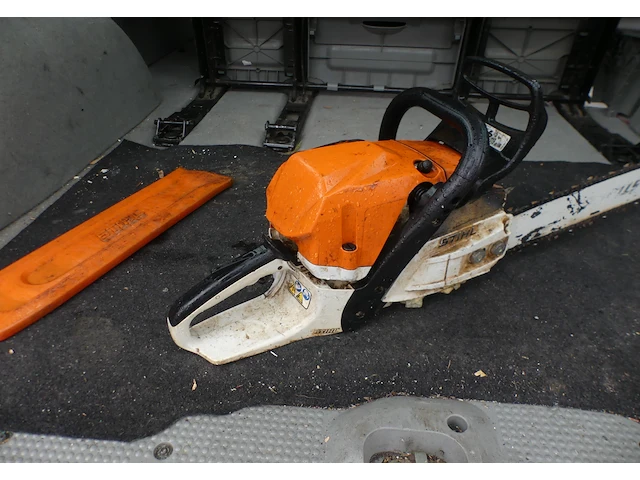 Kettingzaag met accessoires - afbeelding 10 van  12