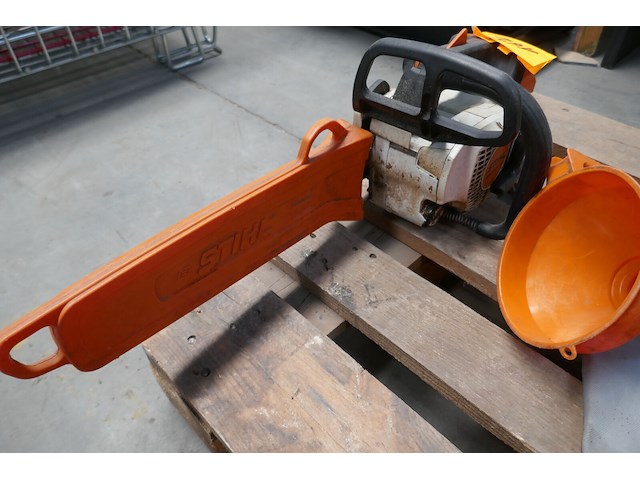 Kettingzaag op benzine stihl - afbeelding 3 van  4